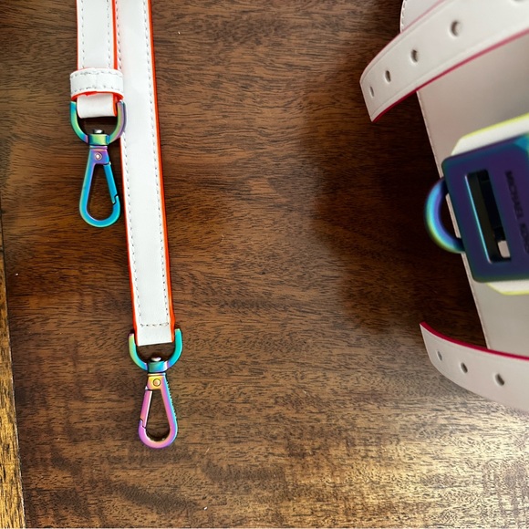 Michael Kors Manhattan Crossbody Bag Optic White with Oil Slick hardware finish. - Picture 5 of 16